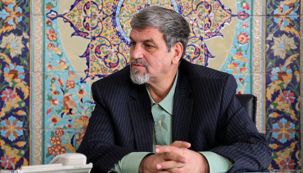 فیلم | بی خردی از سر و کله‌ی این انسان می‌بارد!!