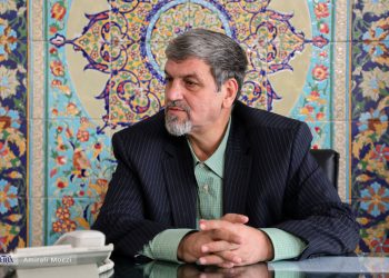 فیلم | بی خردی از سر و کله‌ی این انسان می‌بارد!!