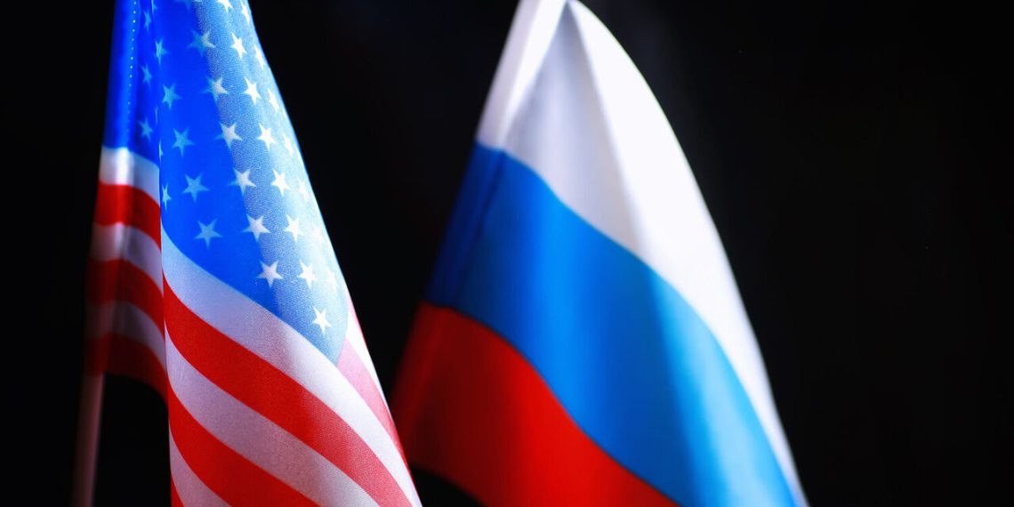 مقام روس: روسیه زیردریایی زیادی در اقیانوس ها دارد و زیردریایی های آمریکا زیر نظر هستند