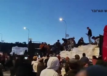 شهرک نشینان صهیونیست مسیر کامیون‌های حامل آرد به نوار غزه را بستند