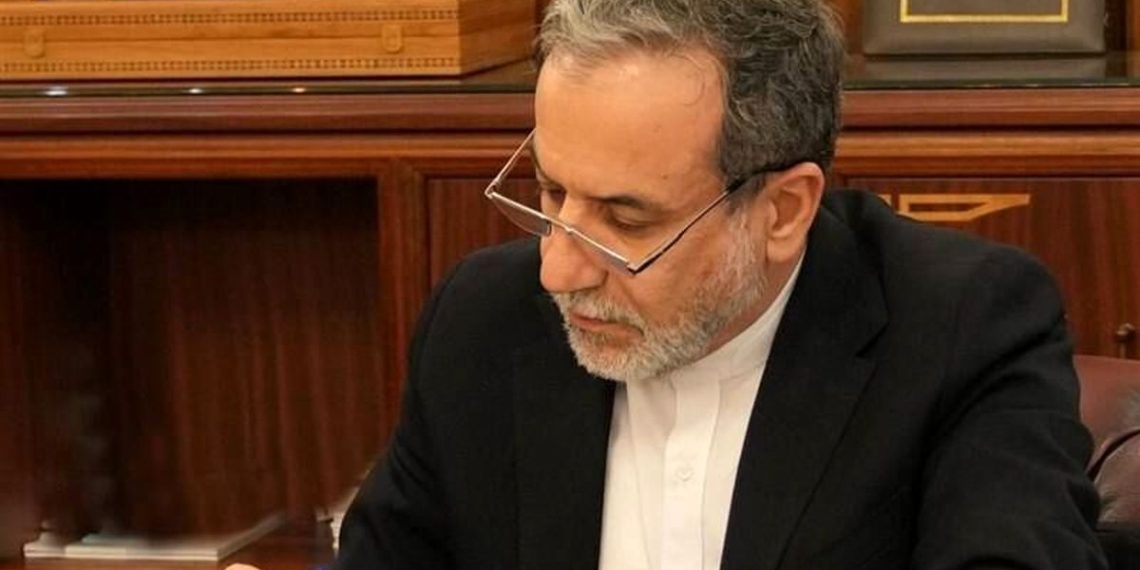 تبریک عراقچی به علی لاریجانی؛ وزارت امور خارجه آماده همکاری نزدیک و صمیمانه با شما است