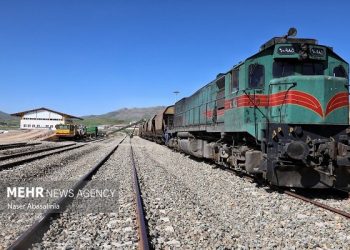 قطار تهران- کرمان از ریل خارج شد؛ مسافران سالم هستند